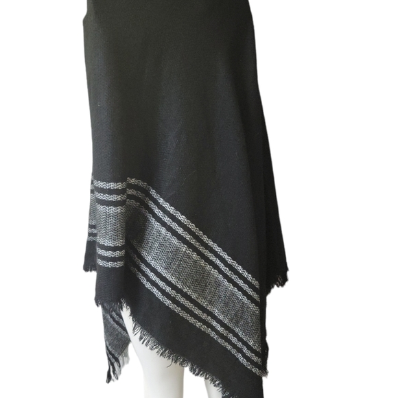 Blue notes wrap around scarf - Picture 2 of 3